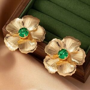NEW Gold Floral Statement Earrings. Vintage Luxury Green Rhinestone Design 💚